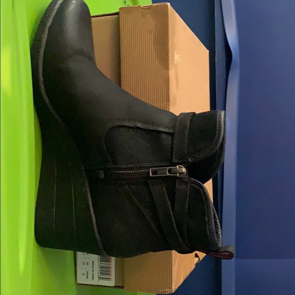 Ugg booties size 8 - Picture 4 of 4